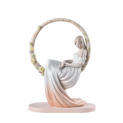 СТАТУЭТКА IN HER THOUGHTS